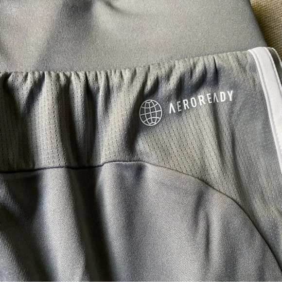 NWT ADIDAS Mens 3S PES Aeroready Shorts gray White Stripes Zipper Pocket - Picture 8 of 11